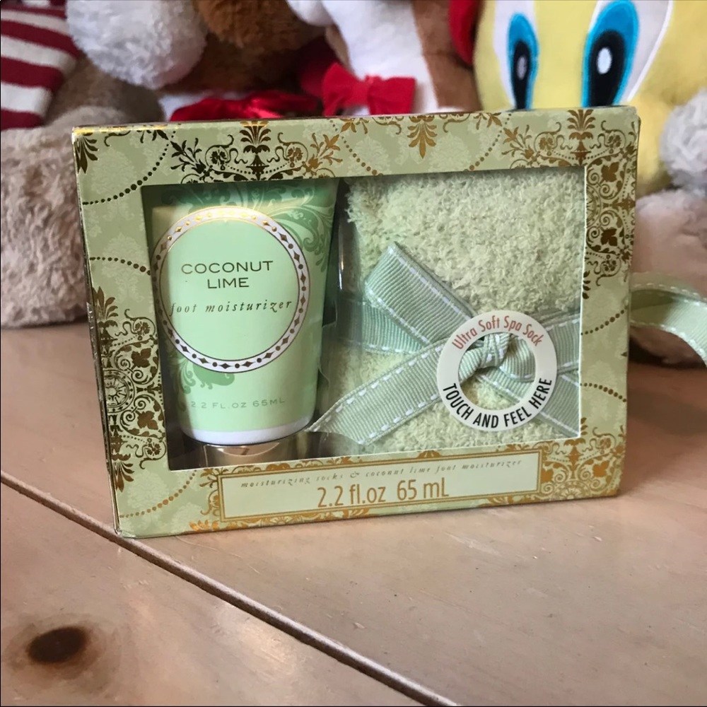 Foot Moisturizer and Moisturizing Socks